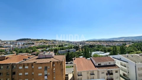Apartamento T3 para Venda em Sé, Santa Maria e Meixedo