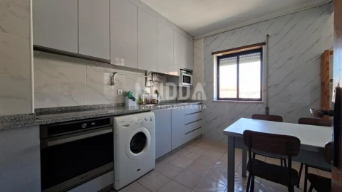 Apartamento T3 para Venda em Sé, Santa Maria e Meixedo