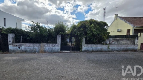 Terreno para Venda em Charneca de Caparica e Sobreda