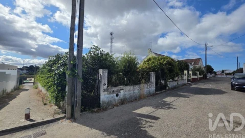 Terreno para Venda em Charneca de Caparica e Sobreda