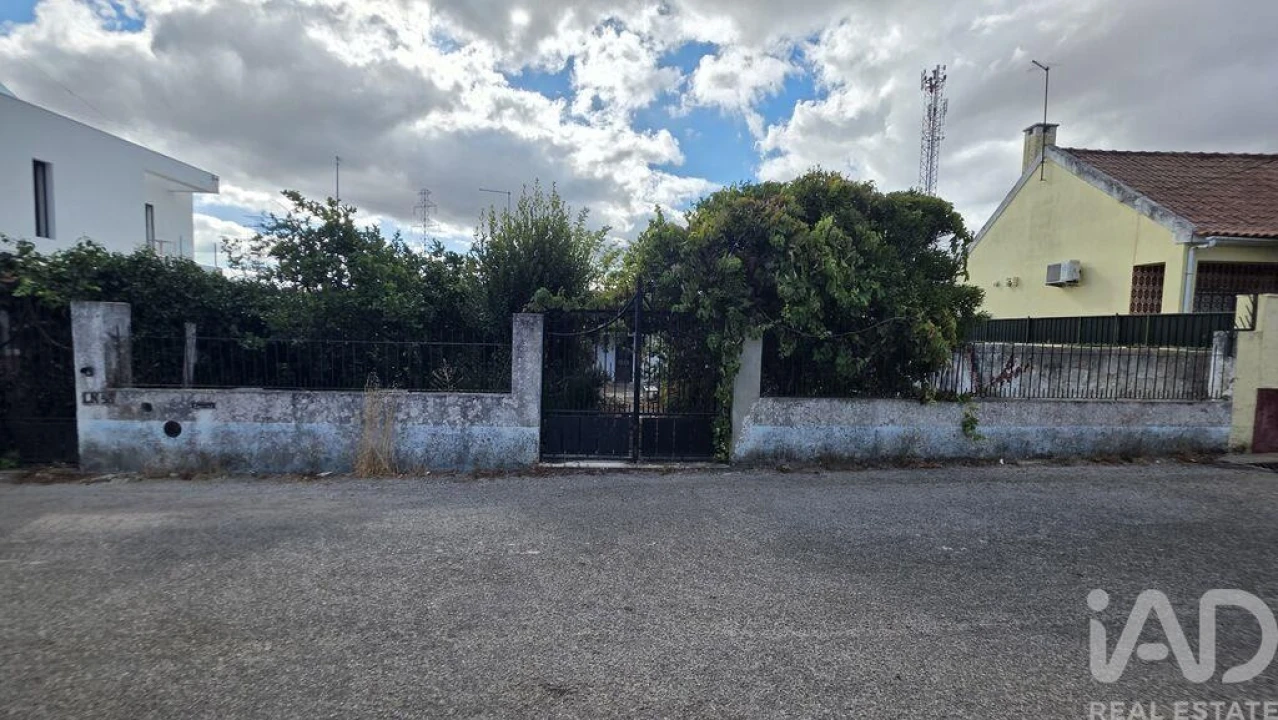 Terreno para Venda em Charneca de Caparica e Sobreda Foto 1
