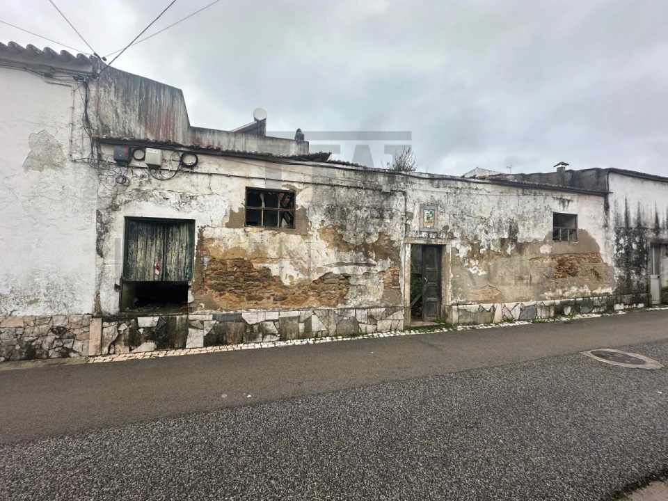 Prédio para Venda em Lousa Foto 1
