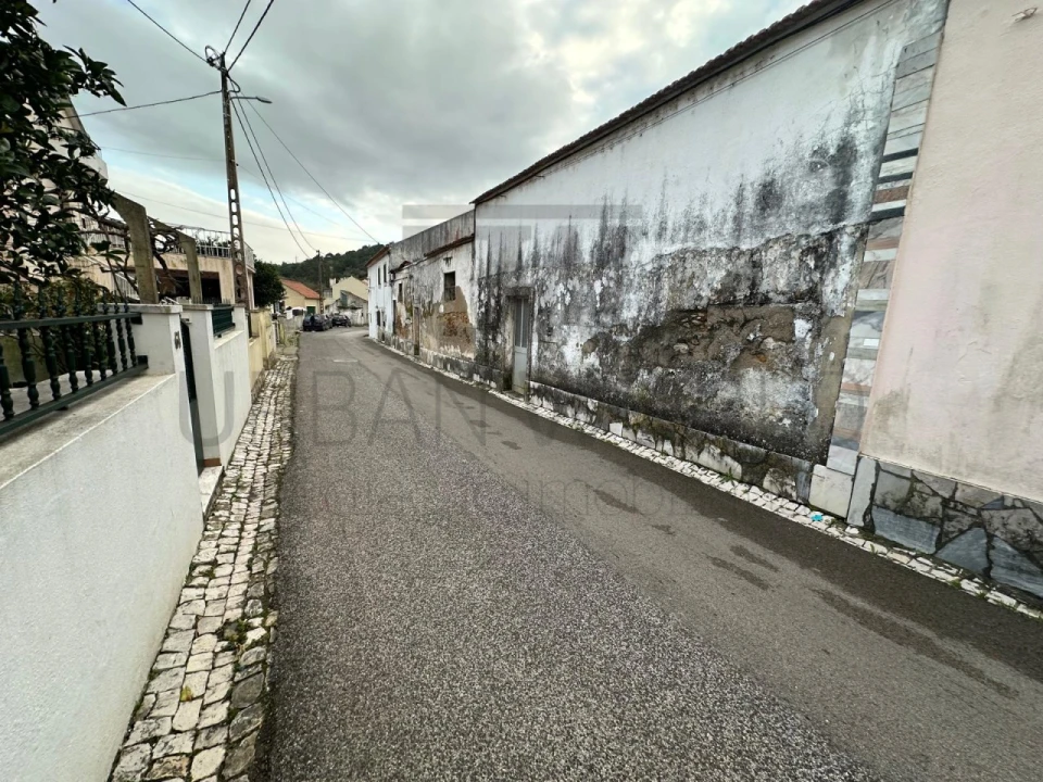 Prédio para Venda em Lousa Foto 3