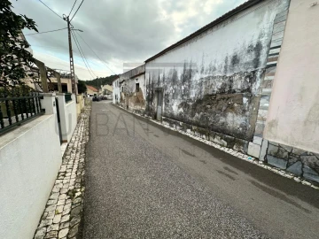 Prédio para Venda em Lousa