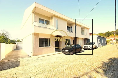 Moradia T3 para Arrendamento em Nogueira e Silva Escura