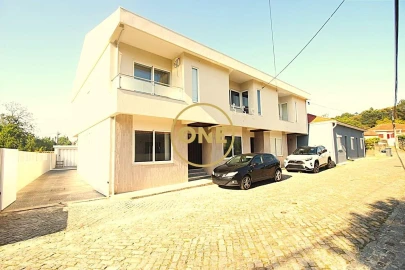 Moradia T3 para Arrendamento em Nogueira e Silva Escura