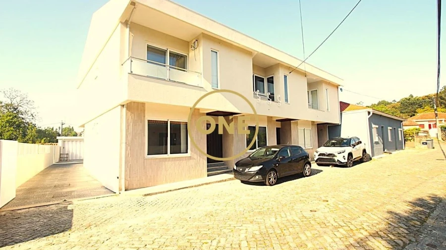 Moradia T3 para Arrendamento em Nogueira e Silva Escura