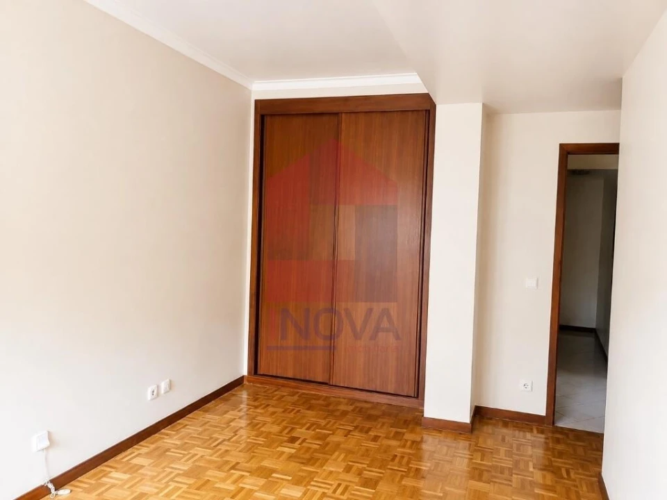 Apartamento T1 para Venda em Nogueira, Fraião e Lamaçães Foto 9