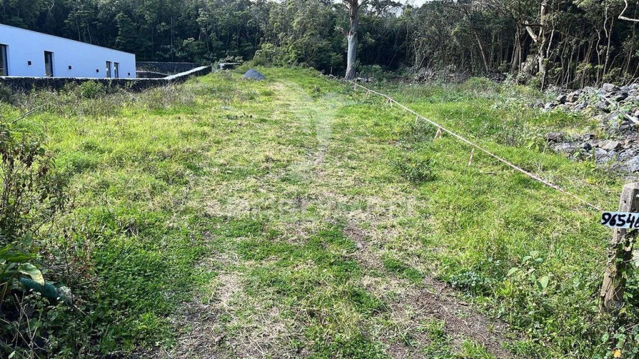 Terreno para Venda em Fonte do Bastardo Foto 1