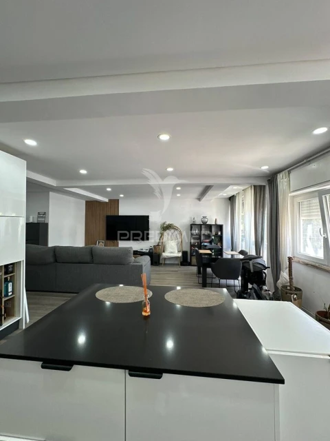 Apartamento T2 para Venda em Charneca de Caparica e Sobreda