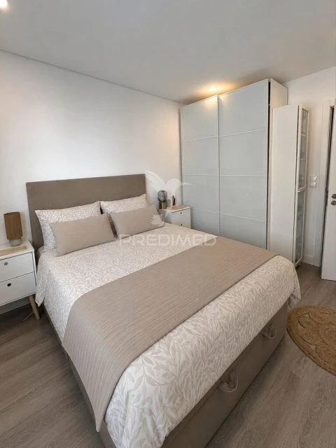 Apartamento T2 para Venda em Charneca de Caparica e Sobreda