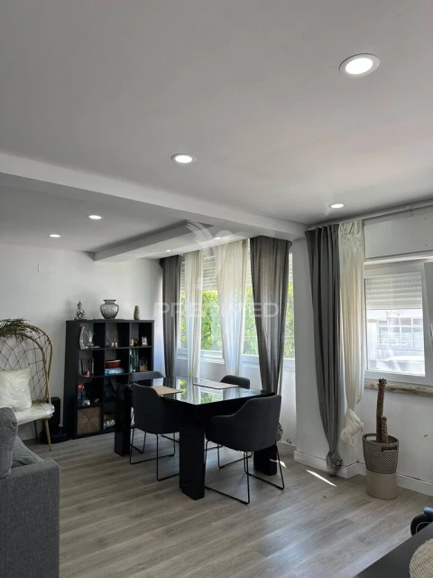 Apartamento T2 para Venda em Charneca de Caparica e Sobreda