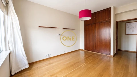 Apartamento T4 para Venda em Campanhã
