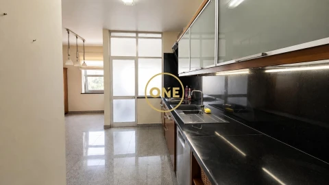 Apartamento T4 para Venda em Campanhã