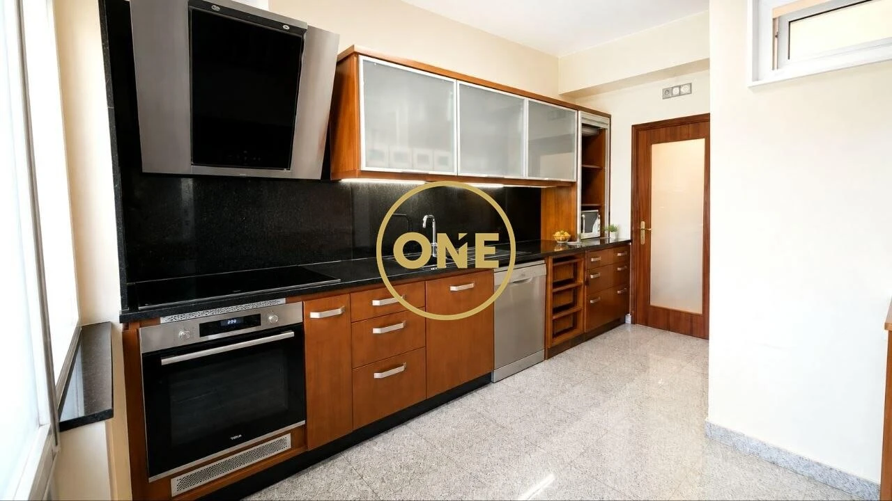 Apartamento T4 para Venda em Campanhã Foto 5