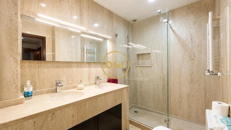 Apartamento T4 para Venda em Campanhã Foto 7