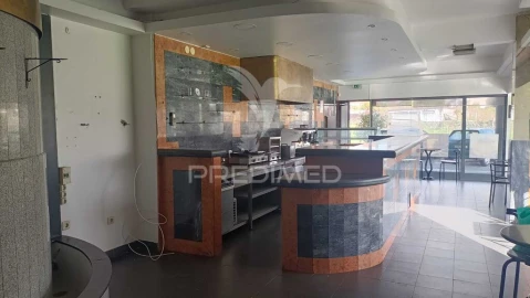 Loja para Arrendamento em Coronado (São Romão e São Mamede)