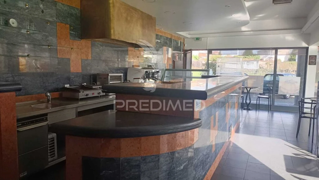 Loja para Arrendamento em Coronado (São Romão e São Mamede) Foto 3