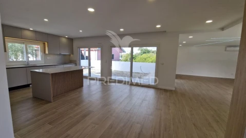 Moradia T3 para Venda em Fernao Ferro