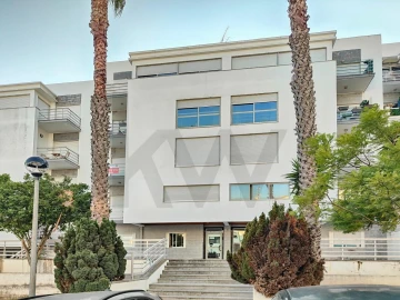 Apartamento T3 para Venda em Oeiras e São Julião da Barra, Paço de Arcos e Caxias