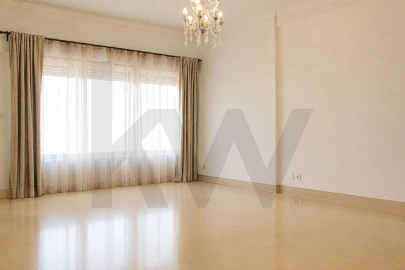 Apartamento T3 para Venda em Oeiras e São Julião da Barra, Paço de Arcos e Caxias