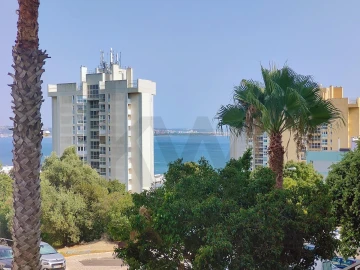 Apartamento T3 para Venda em Oeiras e São Julião da Barra, Paço de Arcos e Caxias