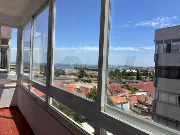 Apartamento T3 para Arrendamento em Almada, Cova da Piedade, Pragal e Cacilhas
