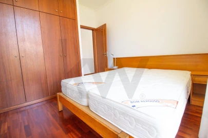 Apartamento T2 para Arrendamento em Funchal (São Pedro)