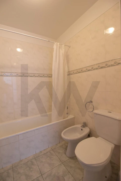 Apartamento T2 para Arrendamento em Funchal (São Pedro)
