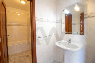 Apartamento T2 para Arrendamento em Funchal (São Pedro)