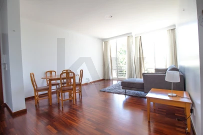 Apartamento T2 para Arrendamento em Funchal (São Pedro)
