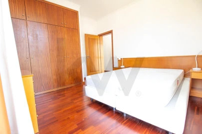 Apartamento T2 para Arrendamento em Funchal (São Pedro)