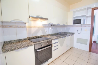 Apartamento T2 para Arrendamento em Funchal (São Pedro)