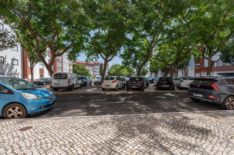 Apartamento T2 para Venda em São Domingos de Rana Foto 32
