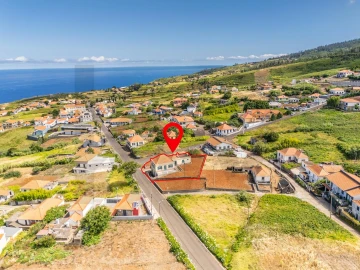 Moradia T4 para Venda em Ponta do Pargo