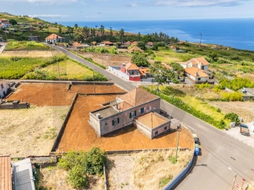Moradia T4 para Venda em Ponta do Pargo