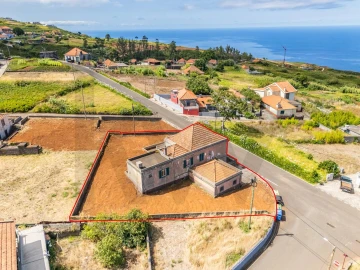 Moradia T4 para Venda em Ponta do Pargo
