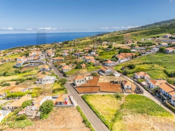 Moradia T4 para Venda em Ponta do Pargo