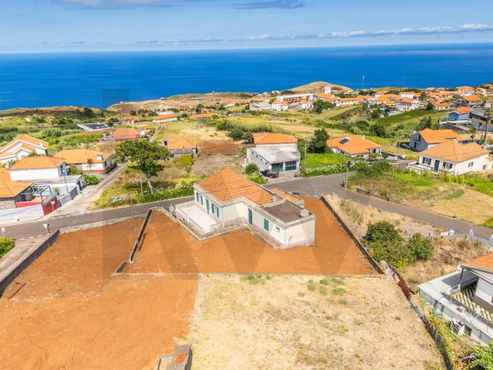 Moradia T4 para Venda em Ponta do Pargo Foto 1