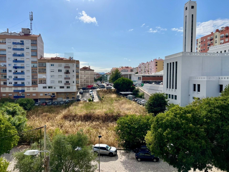 Apartamento T2 para Venda em Agualva e Mira-Sintra Foto 12