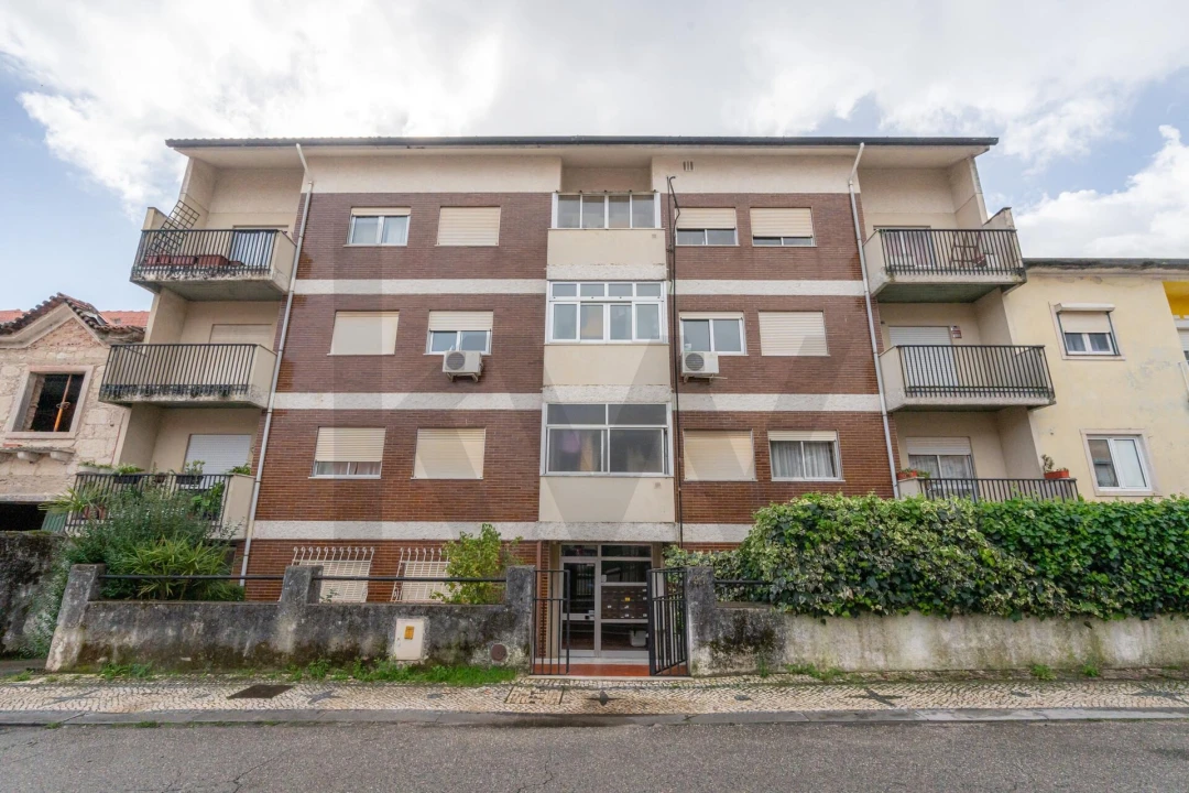 Apartamento T3 para Arrendamento em Santo Antonio dos Olivais Foto 21