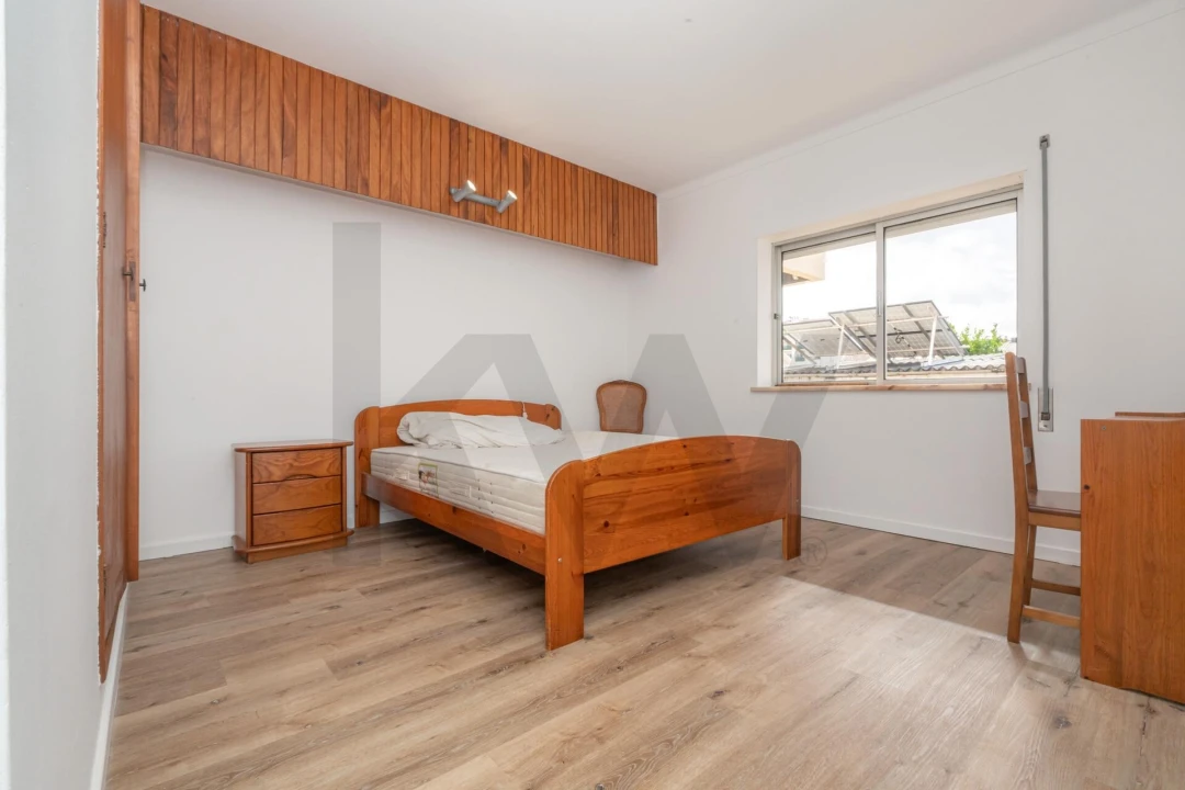 Apartamento T3 para Arrendamento em Santo Antonio dos Olivais Foto 17