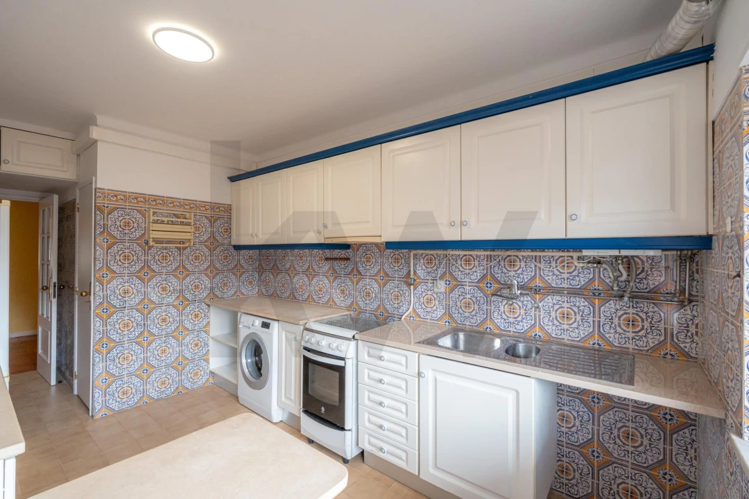 Apartamento T3 para Arrendamento em Santo Antonio dos Olivais Foto 18