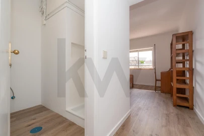 Apartamento T3 para Arrendamento em Santo Antonio dos Olivais