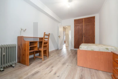 Apartamento T3 para Arrendamento em Santo Antonio dos Olivais