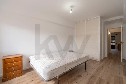 Apartamento T3 para Arrendamento em Santo Antonio dos Olivais
