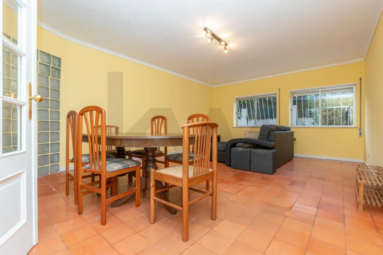 Apartamento T3 para Arrendamento em Santo Antonio dos Olivais Foto 2