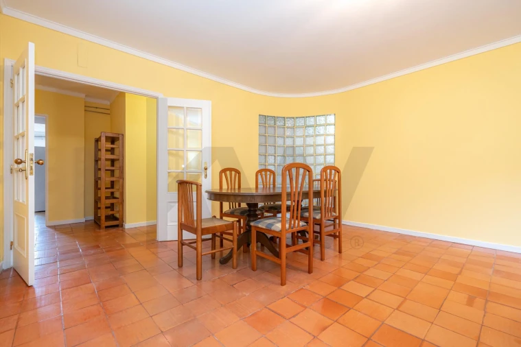 Apartamento T3 para Arrendamento em Santo Antonio dos Olivais Foto 3