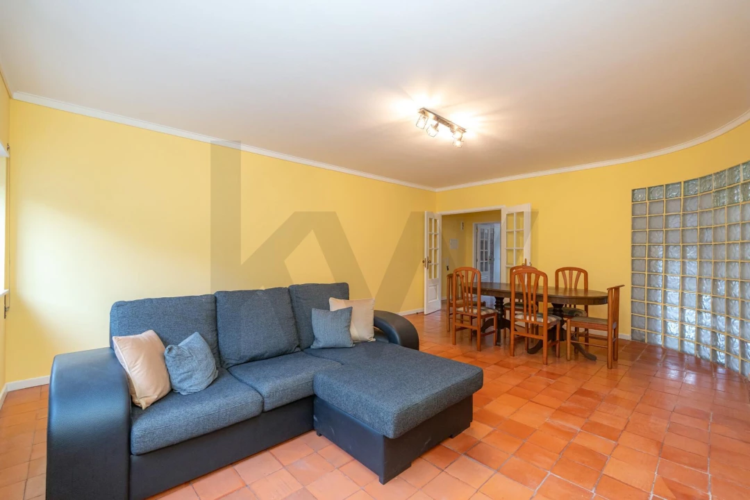 Apartamento T3 para Arrendamento em Santo Antonio dos Olivais Foto 1