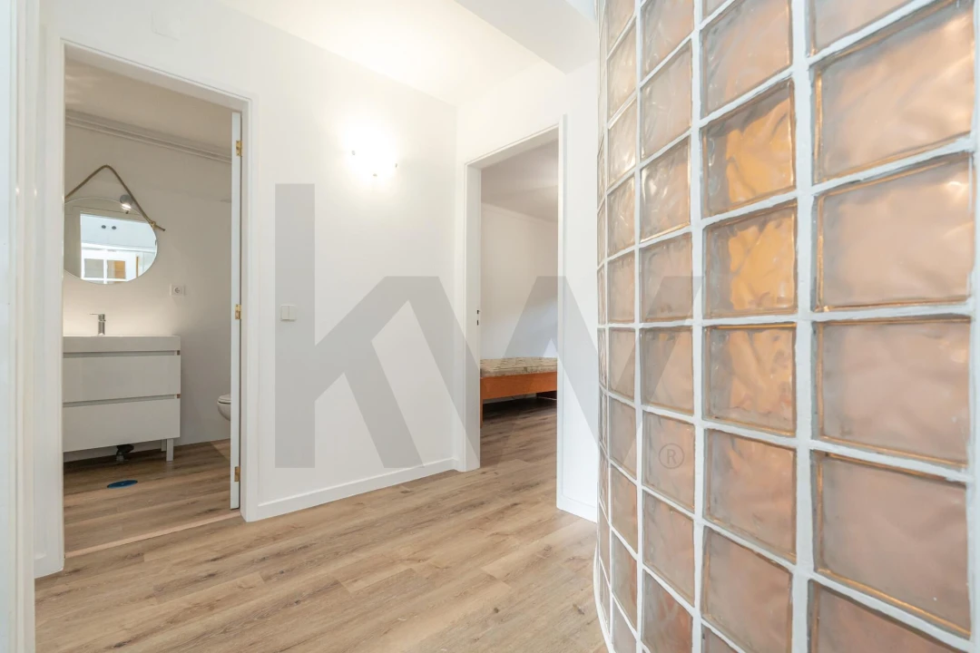 Apartamento T3 para Arrendamento em Santo Antonio dos Olivais Foto 6